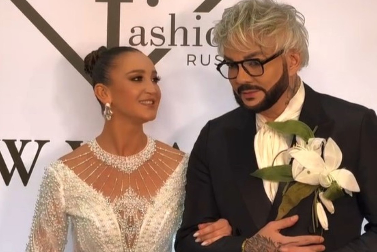     «Какие мы! Прямо жених и невеста»: Ольга Бузова и Филипп Киркоров вышли в свет в «свадебных» нарядах