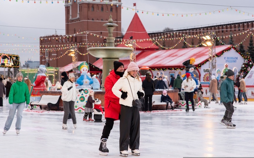 Зимние фестивали: ледовые скульптуры и сказочные огни