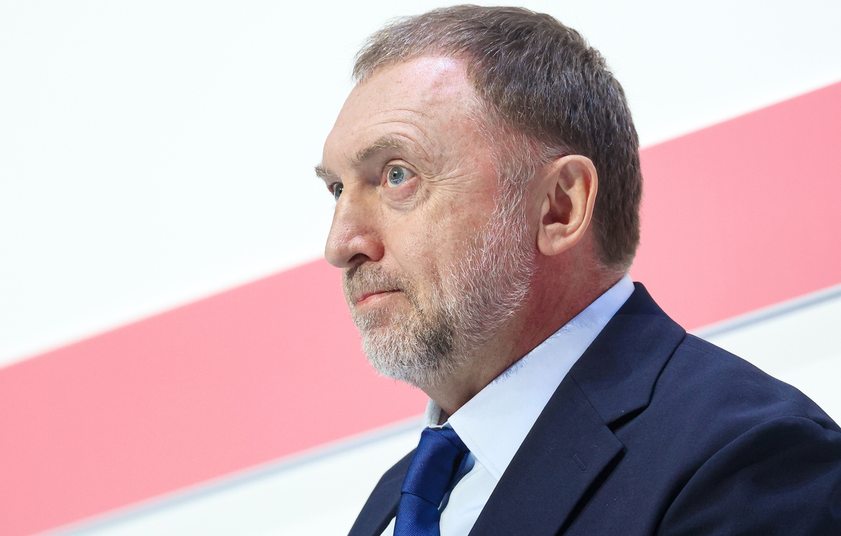    Президент Федерации хоккея с мячом России Олег Дерипаска  Петр Ковалев/ТАСС