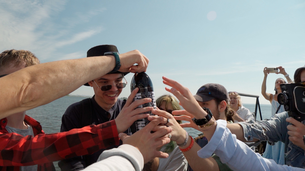    Влад Петров