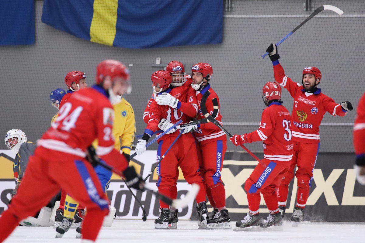    Не зря же хоккей с мячом называется у нас - "русский хоккей". Фото: GLOBAL LOOK PRESS