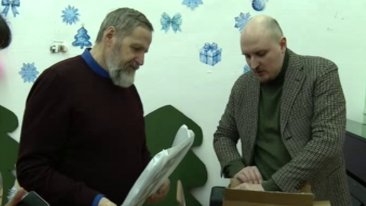    В Курской области Суджанский колледж искусств получил в подарок пюпитры от композитора из Москвы Алексея Сергунина