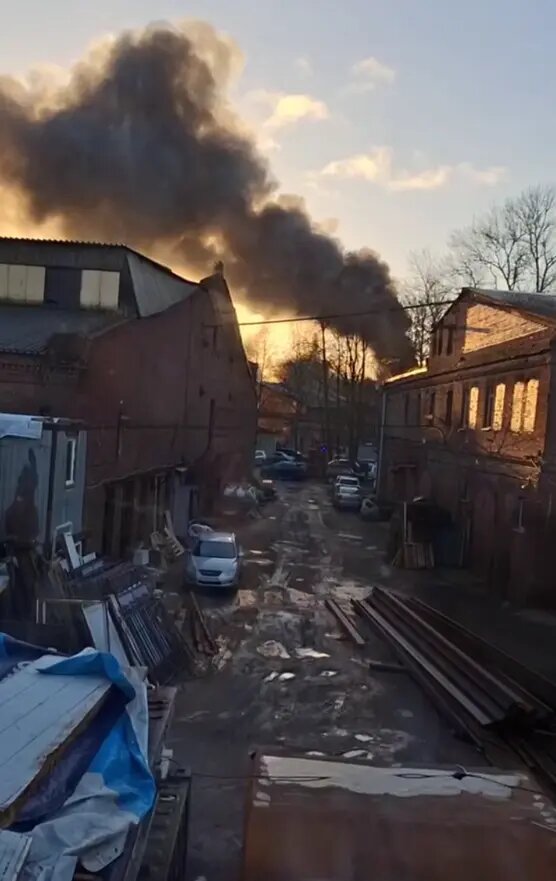    Фото: стоп-кадр видео из телеграм-канала «Мегаполис | ДТП и ЧП | Санкт-Петербург | Питер»