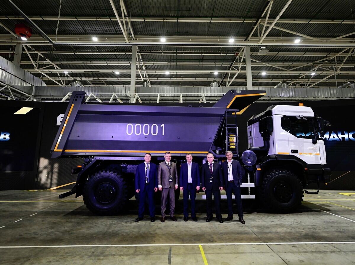    Церемония запуска серийного производства грузовых автомобилей БАЗ на бывшем заводе Scania и MAN в Шушарах | © РИА Новости / Алексей Смагин