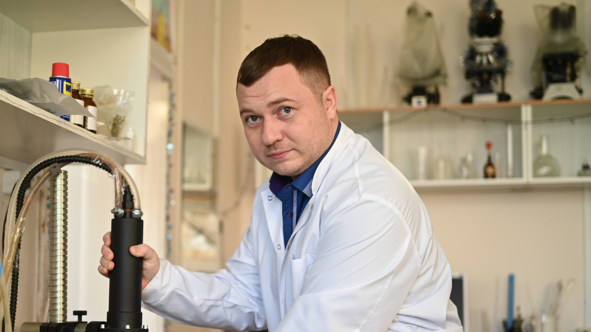 Доцент кафедры «Общая и клиническая фармакология», кандидат фармацевтических наук Евгений Курдюков.