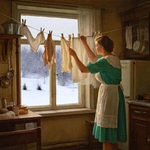 При виде простых деревянных прищепок многие вспоминают моменты из детства: бабушка или мама развешивают свежевыстиранное белье на веревке, натянутой на кухне. Либо - на балконе. В морозы белье на воздухе замерзало так, что буквально колом стояло, а будучи внесенным в дом, буквально источало свежесть. Сейчас таким прищепкам есть много альтернатив (в том числе пластиковые зажимы и даже авторские изделия), но и их есть куда приспособить!