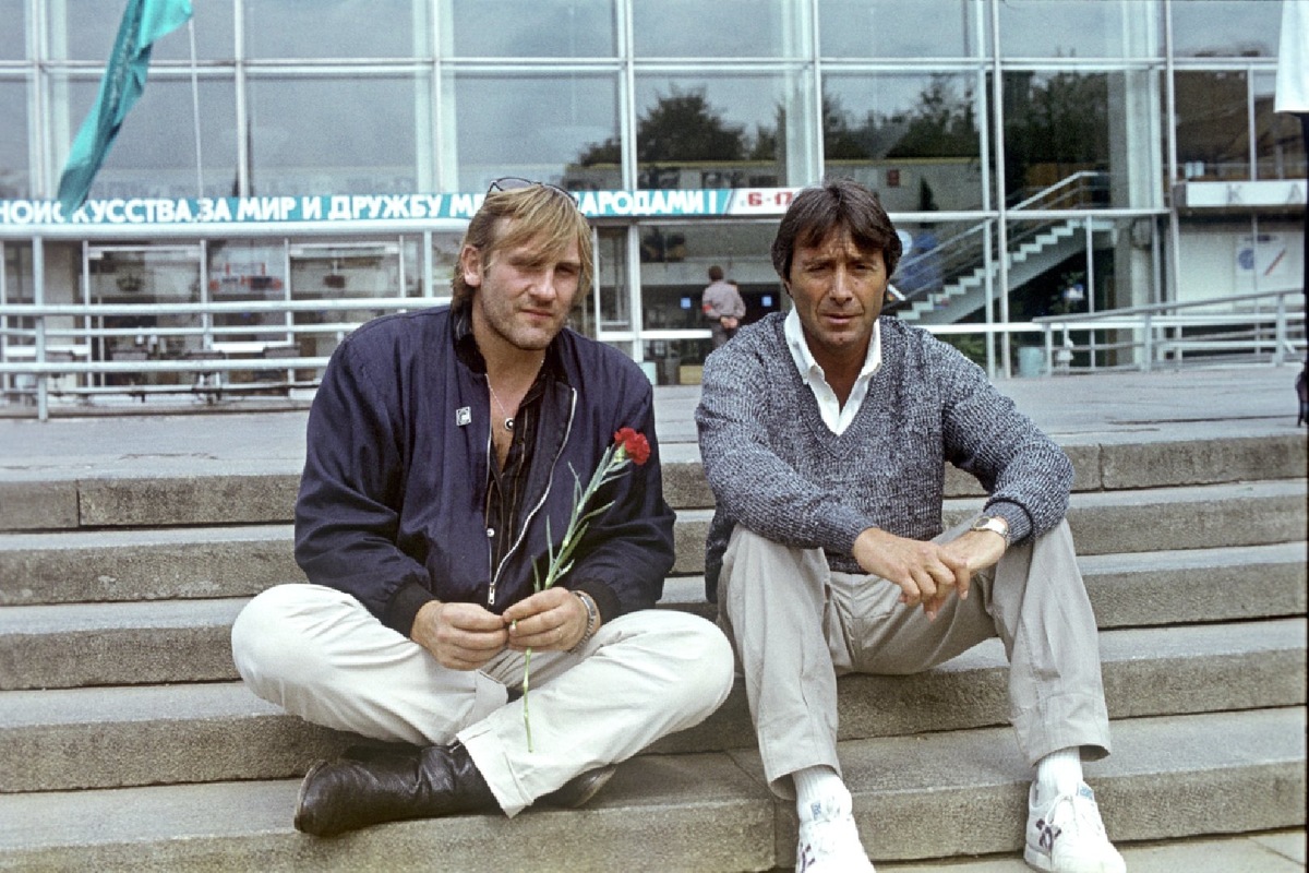    Жерар Депардье и кинорежиссер Клод Берри (фото: РИА Новости / С. Иванов)