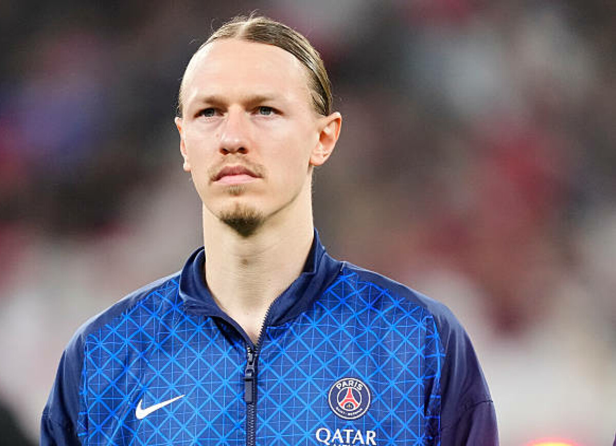     Легендарный французский форвард Папен высказался об игровом времени Сафонова