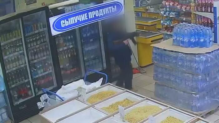 В Донецке вооружённый неадекват напал на местный супермаркет, никто не пострадал. Обложка © Telegram / МВД по ДНР