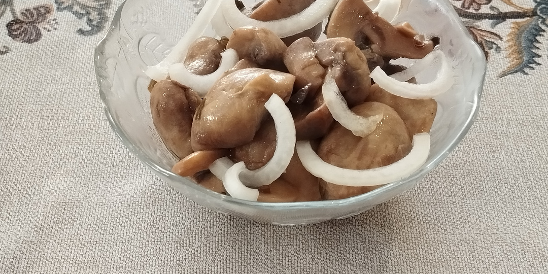 Маринованные шампиньоны в домашних условиях — быстро и вкусно.