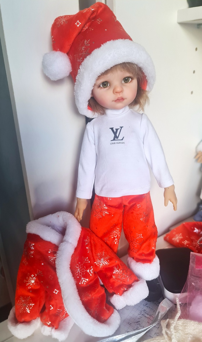 Обалдевшая МАша в почти костюме