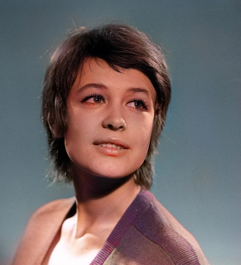 1. Советская актриса театра, кино, телевидения, озвучивания и дубляжа