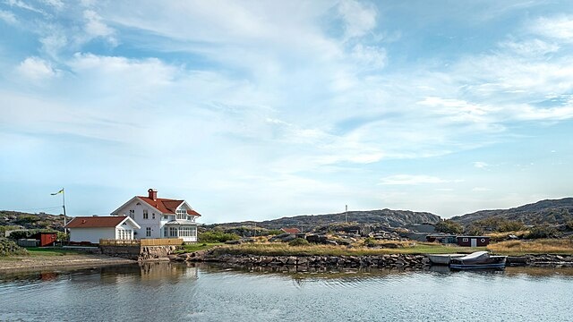    White wooden house with a small beach in Norra Grundsund, Lysekil Municipality, Sweden. Василий Соколов