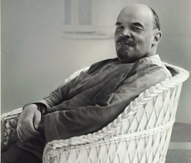 Развитие научного материализма — от орудия буржуазии до пути пролетариата