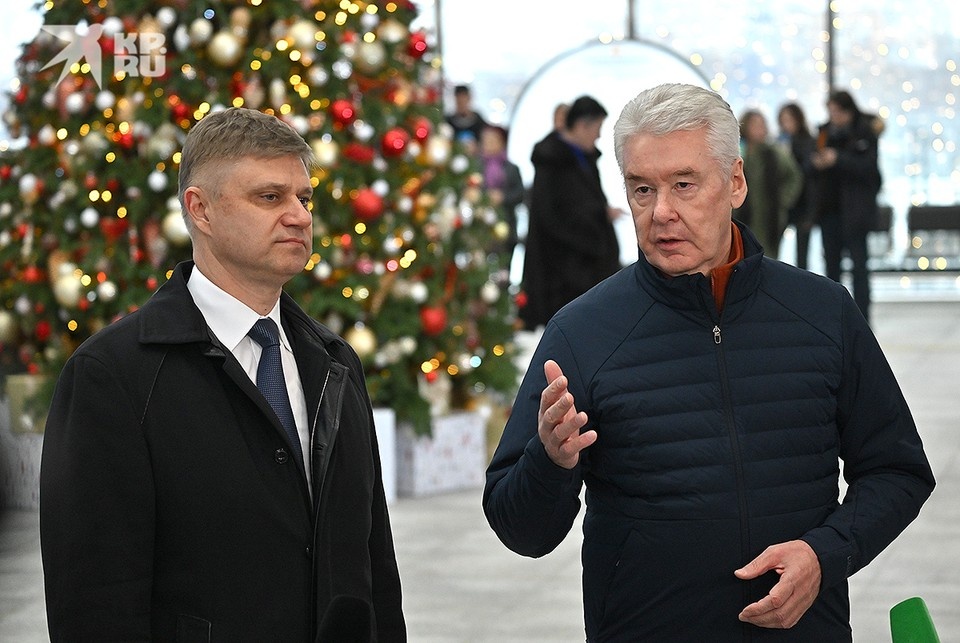    Мэр Москвы Сергей Собянин (справа) и глава РЖД Олег Белозеров Иван МАКЕЕВ