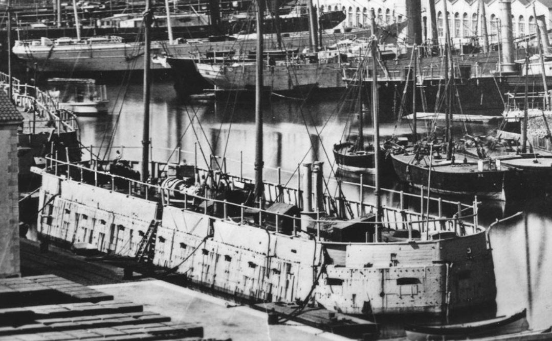 Броненосная плавучая батарея французского флота «Лав», 1854, Тулон. По другим данным - "Девастасьон"