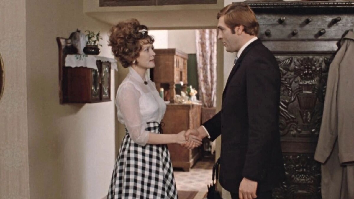    Режиссер: Владимир Меньшов, сценарист: Валентин Черных. «Мосфильм», 1979 год   Кадр из фильма «Москва слезам не верит»