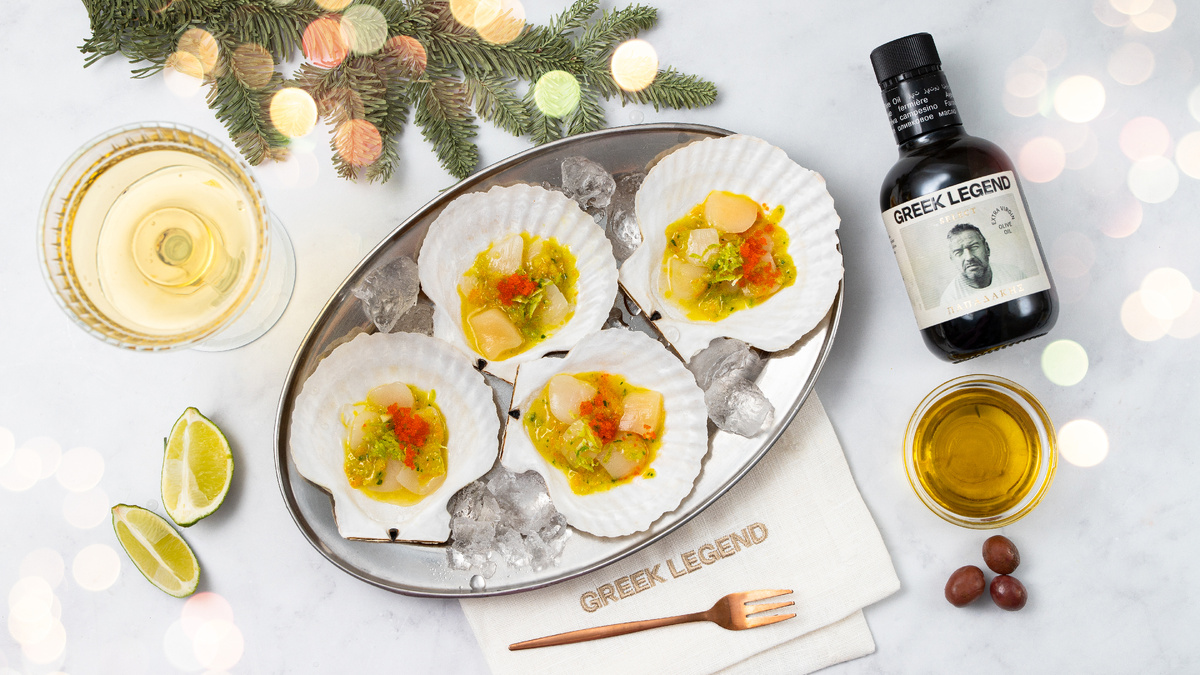 
Хотите, чтобы ваш праздничный стол запомнился? Ловите три авторских блюда от GREEK LEGEND, которые готовятся легко, но звучат как кулинарный подвиг:

👉 Карпаччо из гребешков с икрой и «снегом» из лайма 
Нежнейшие морские гребешки, свежевыжатый сок цитрусов, капля оливкового масла Select и икра — готовится за 10 минут, а впечатление на весь вечер.  
https://greeklegend.ru/cooking/karpachcho-iz-grebeshkov-s-olivkovym-maslom-ikroy-i-snegom-iz-layma/

👉Креветки в оливковом масле с чесноком, шампанским и цедрой апельсина  
Тёплые, ароматные креветки в дуэте из шампанского и масла Greek Legend — идеальное сочетание праздника и уюта.  
https://greeklegend.ru/cooking/krevetki-v-olivkovom-masle-s-chesnokom-shampanskim-i-apelsinovoy-tsedroy/

👉 Шоколадный мусс с оливковым маслом и мандариновой цедрой  
Да, вы не ослышались! Оливковое масло смягчает горечь шоколада, добавляет бархатистости, а цедра — новогоднюю свежесть.  
Десерт, от которого гости спросят рецепт в первую очередь.  
https://greeklegend.ru/cooking/shokoladnyy-muss-s-olivkovym-maslom-i-mandarinovoy-tsedroy/

Какой рецепт готовы повторить? 
А если украсите блюдами с GREEK LEGEND новогодний стол — обязательно поделитесь своими шедеврами в комментариях!