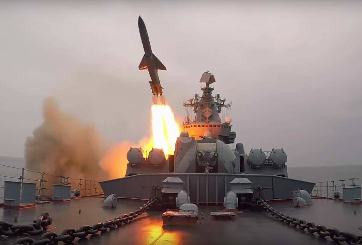 Запуск крылатых ракет комплекса «Калибр»