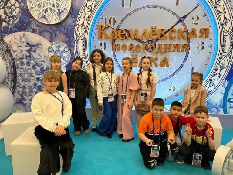    Оренбургские школьники побывали на главной новогодней ёлке страны Оренбуржье