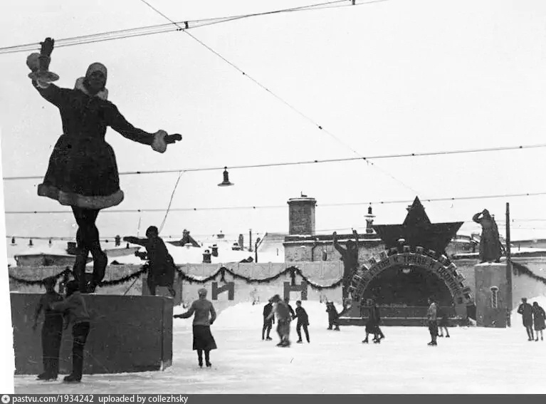 Каток на стадионе "Динамо" в декабре 1932 года. Автор фото: С.И. Свидель. С сайта www.pastvu.com.