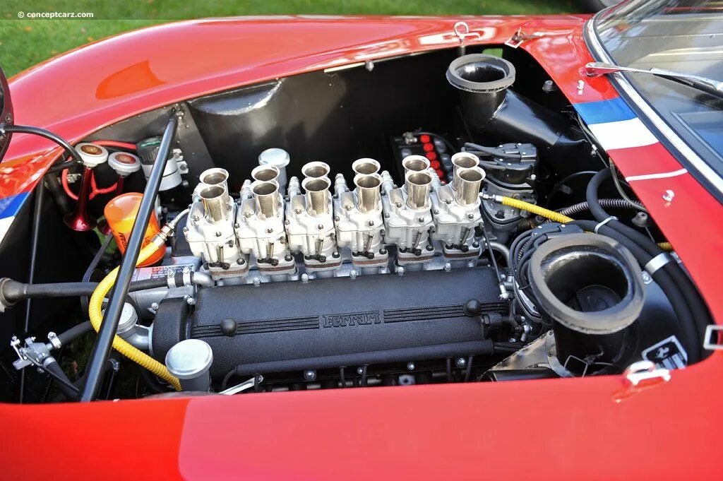 Двигатель V12 у 250 GTO.