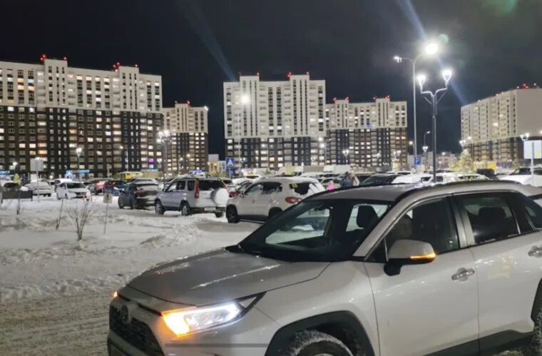 Жители Ново-Патрушево массово жалуются губернатору Моору на хамское поведение мигрантов. Фото: URA.RU