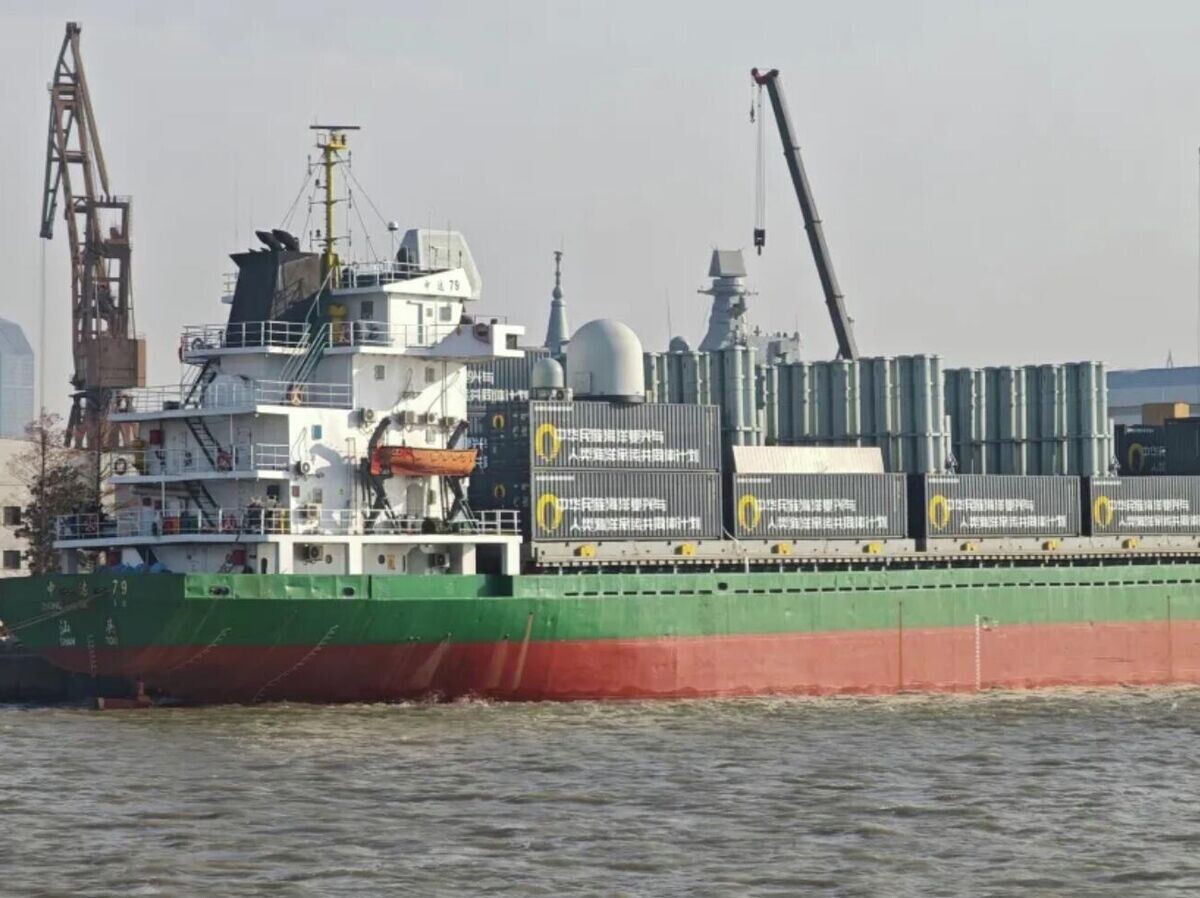    Китай установил на палубе грузового судна 60 вертикальных пусковых установок | © Фото : соцсети