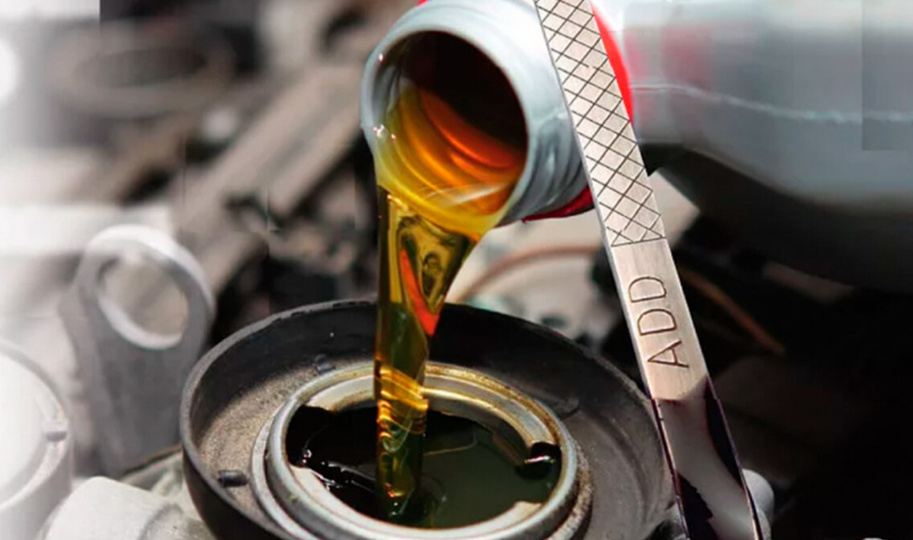 Эта привычка спасёт двигатель: 5 мест под капотом, которые надо проверить перед заменой масла