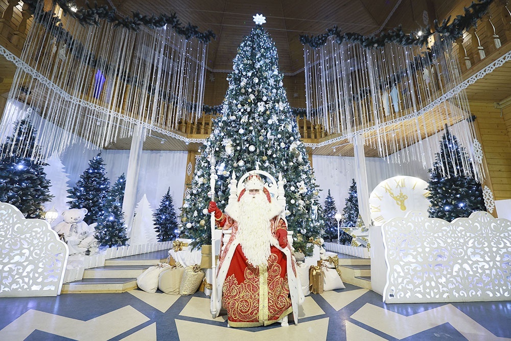    Программа мероприятий включает посещение резиденции Деда Мороза, катание на санях, зимние забавы, мастер-классы и участие в народных гуляниях. / Фото: Владимир Смирнов / ТАСС