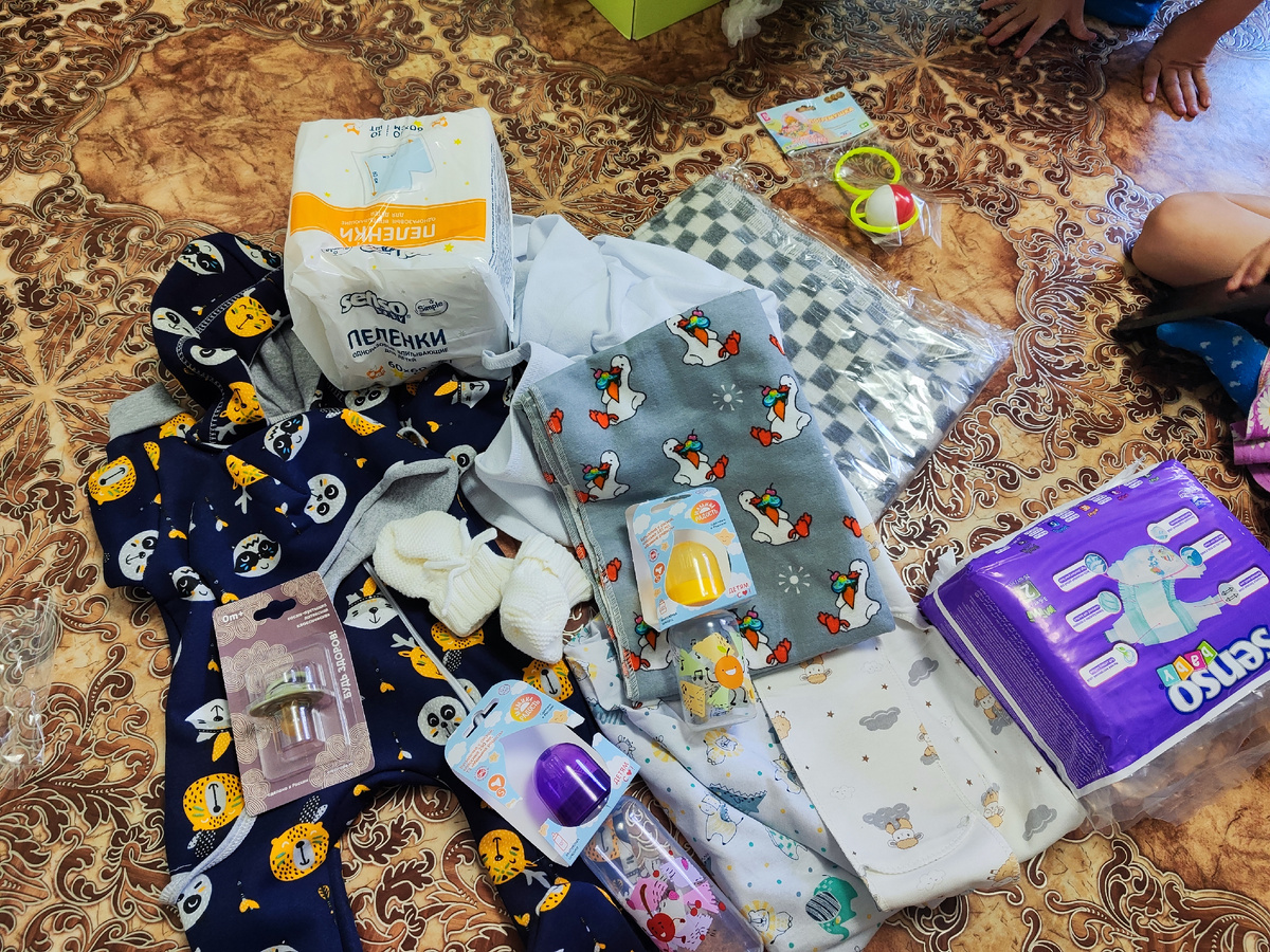 Это подарок на выписку из роддома нашего города... 