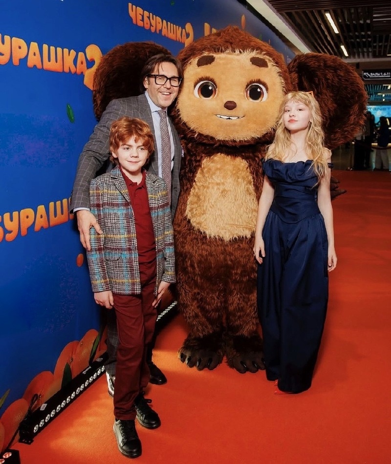     Андрей Малахов с юными актерами