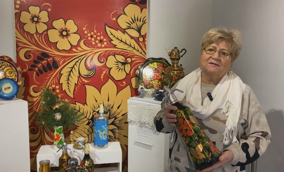 Светлана Талова, руководитель мастерской по росписи сувенирной продукции АО «Производственное объединение «Завод имени Серго»