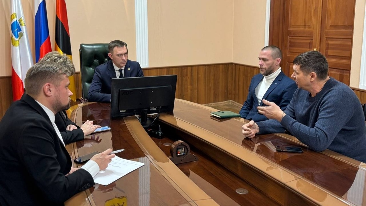    В Энгельсе обсудили концепцию возрождения профессионального футболаНовости Саратова и области – Сетевое издание «Репортер64»