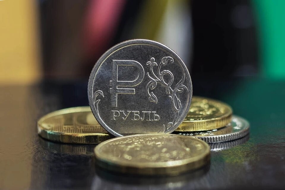    Минфин: В 2026 году не ожидается резких изменений курса рубля Shutterstock