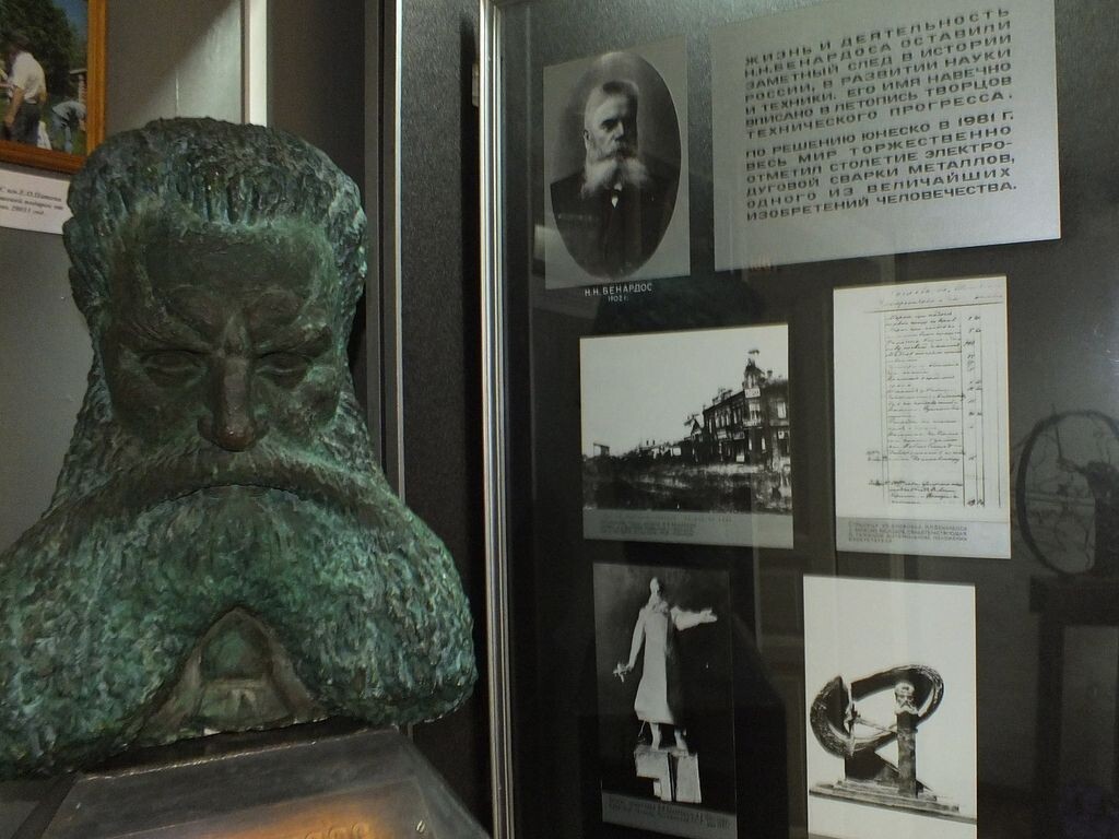 Николай Бенардос в музее на своей исторической в Лухе. Материал взят с сайта https://russiantowns.livejournal.com