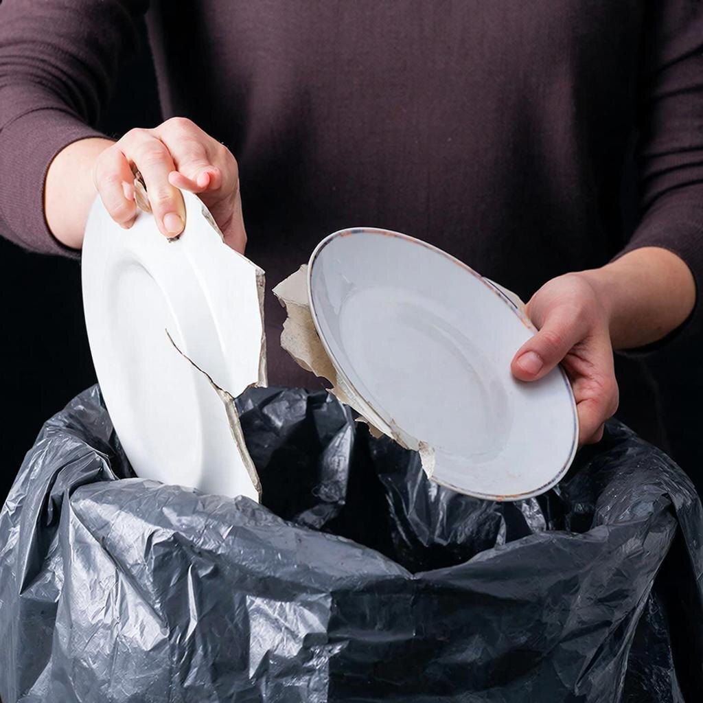 Не жалейте старое. Выбрасывая разбитое, вы освобождаете место для нового и лучшего.