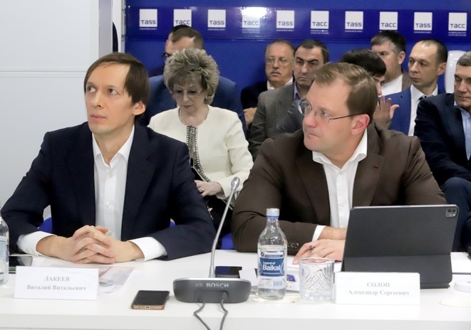    Слева Виталий Лакеев, справа Александр Солоп. Фото Михаила Перекова