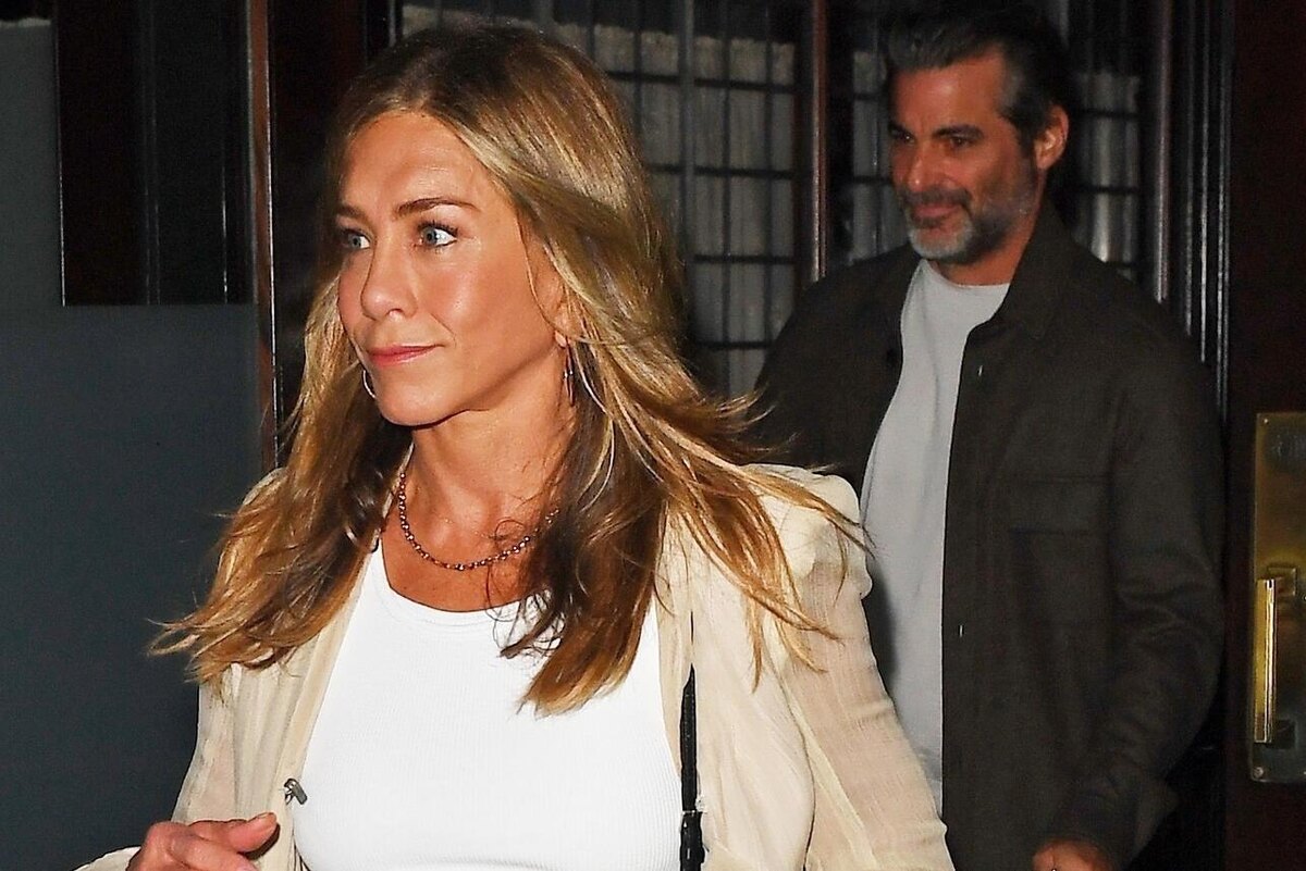    Дженнифер Энистон и ее бойфренд Джим Кертис практически неразлучны LEGION-MEDIA