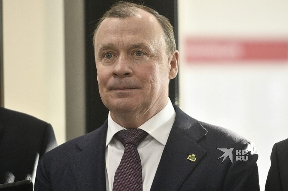    Градоначальник Алексей Орлов встретился с юным уральцем и его семьей, чтобы вручить билеты на мероприятия Ольга ЮШКОВА