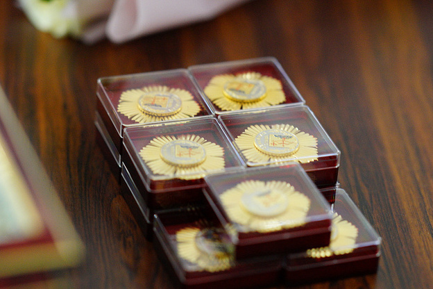    Губернатор наградил 11 многодетных семей знаком «Семейная слава»