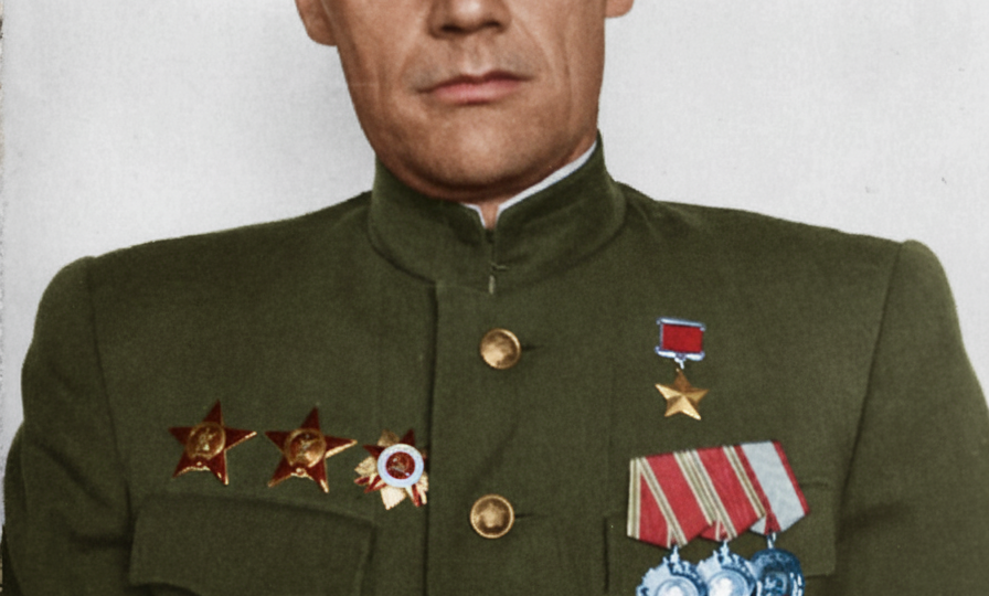 «Если мы не будем обороняться, нас вырежут! Штыками заколют!» Как политрук Арнольд Мери спас штаб советского корпуса?