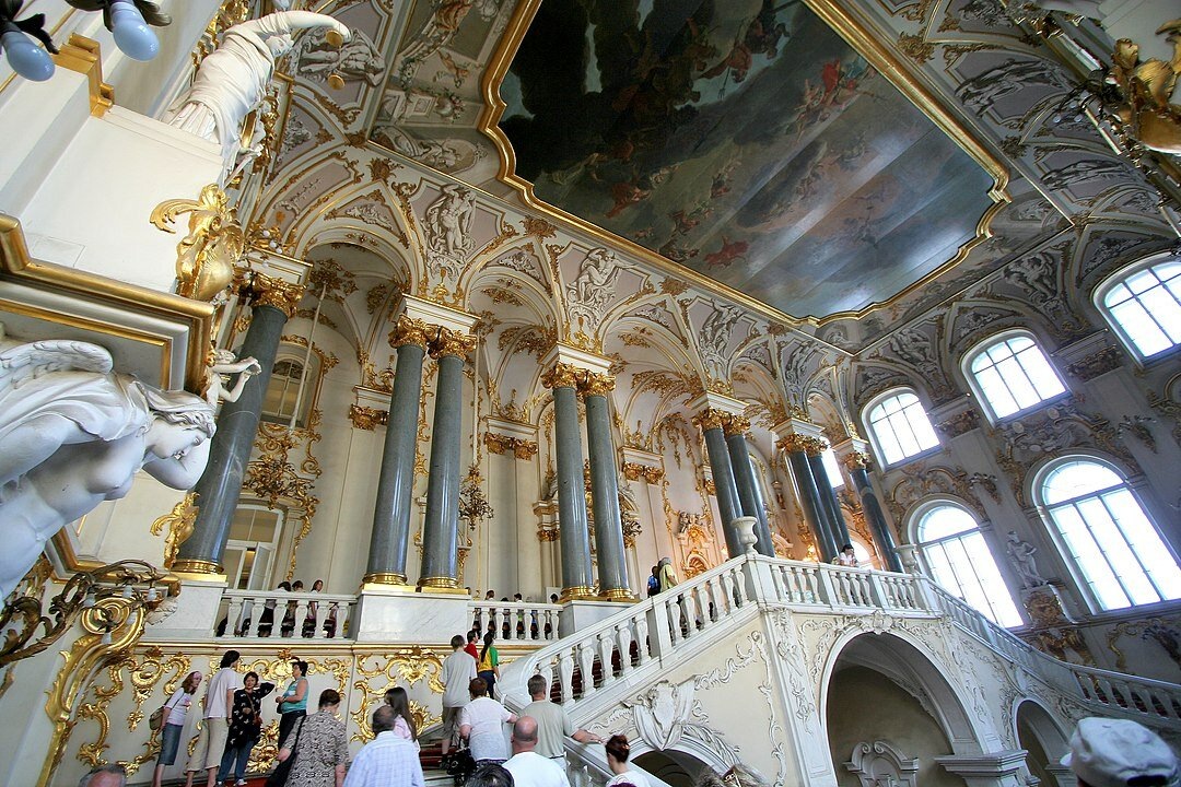 Второе название — Иорданская — лестница получила из-за того, что с неё царская семья выходила на набережную для омовения в Неве, будто в Иордане, на праздник Крещения. Фото: MatthiasKabel / Wikimedia