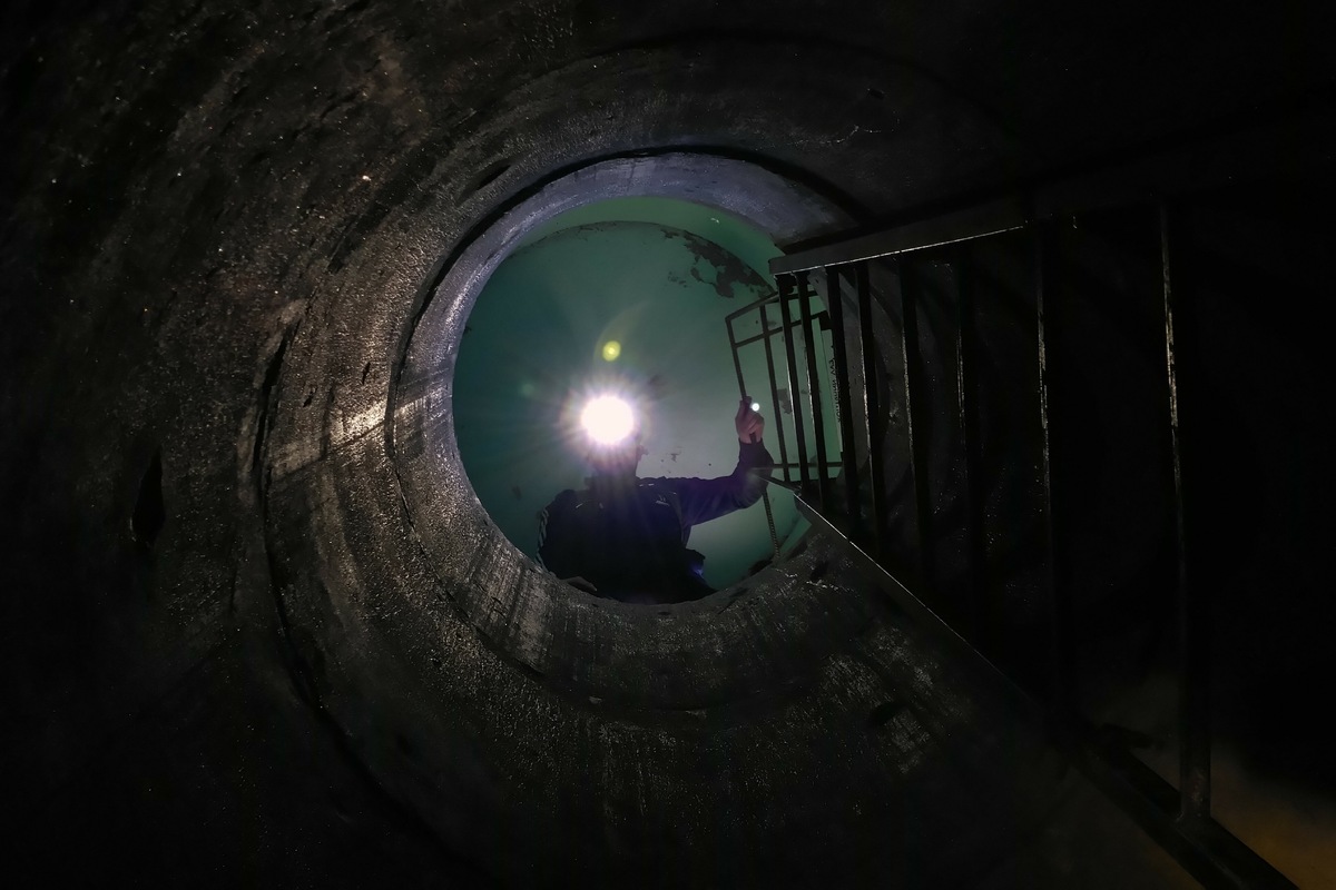 В искусственных пещерах я проникся особой атмосферой подземного мира и познакомился с местными обитателями — спелестологами и спелеологами