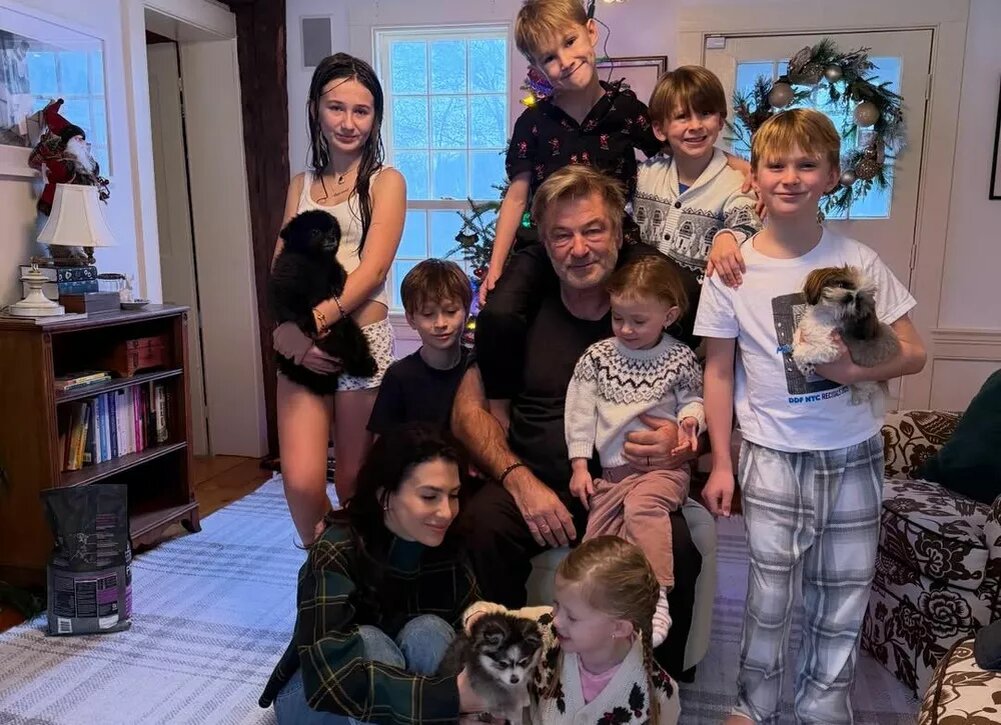    Алек и Хилария Болдуин завели щенка хаски