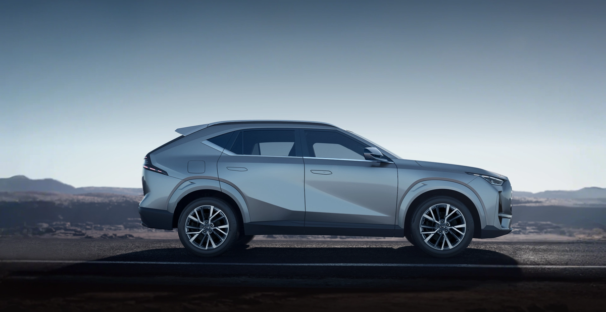 Профиль автомобиля демонстрирует атлетичность и стремительность