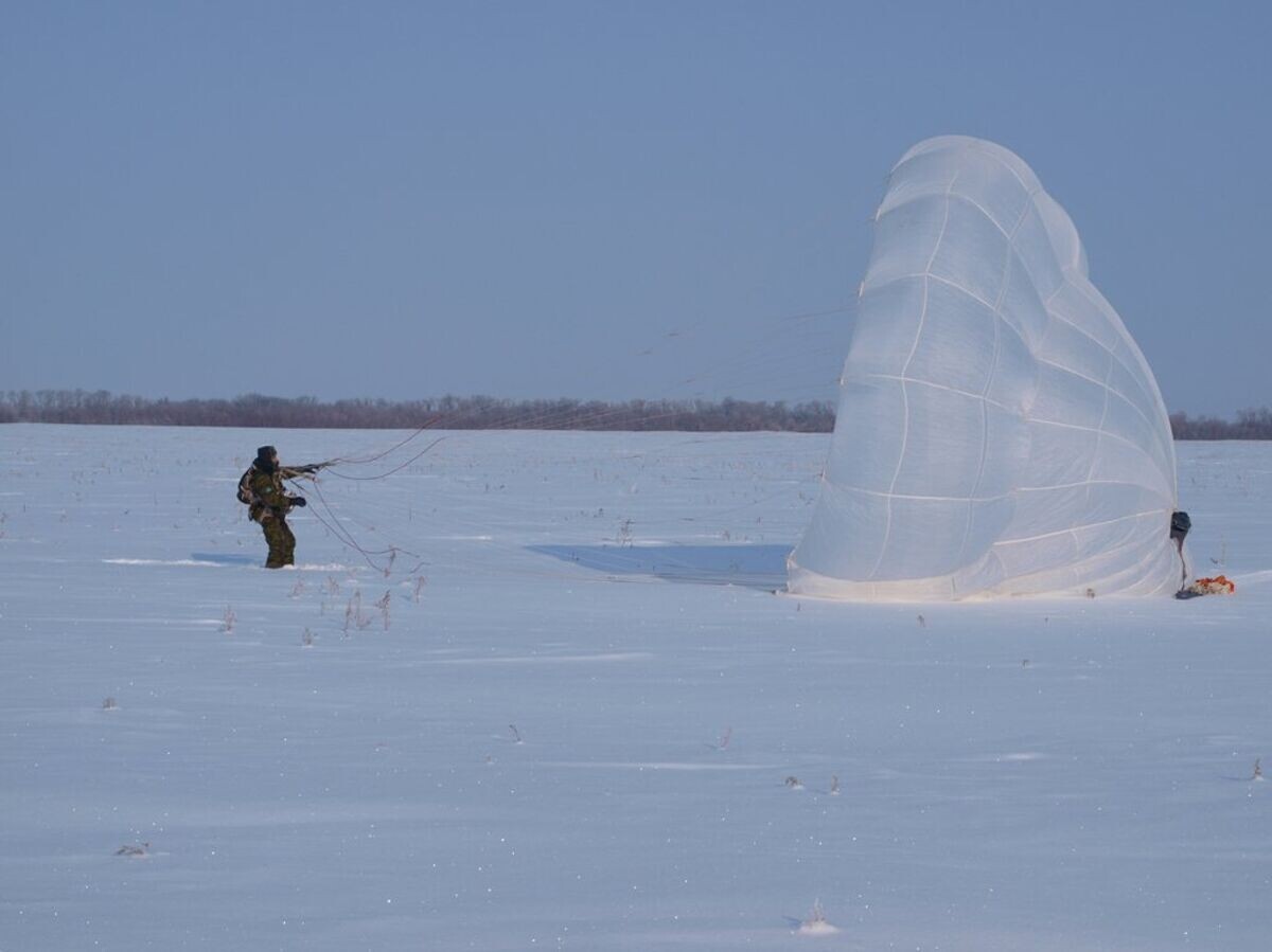    Массовое десантирование в Ульяновской области | © Фото : пресс-служба Минобороны РФ