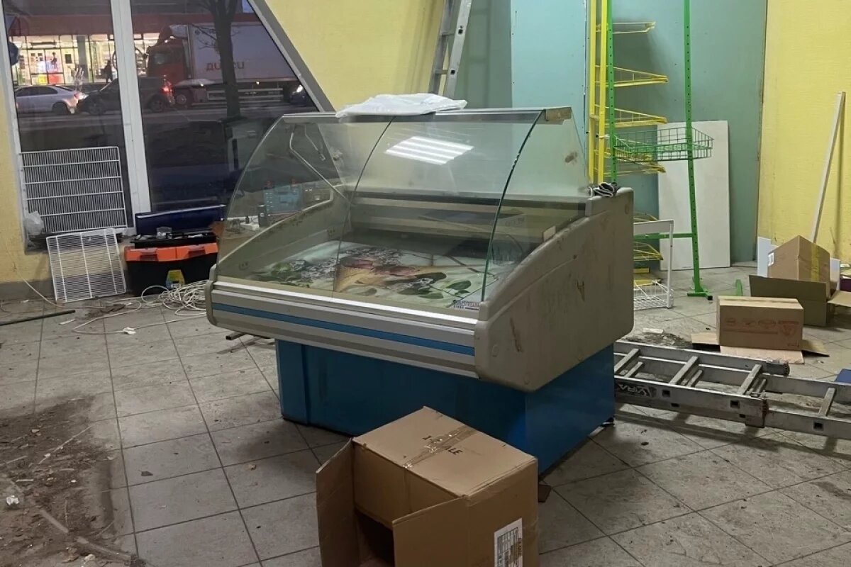    В Пскове снесли незаконную пристройку к дому на улице Коммунальной