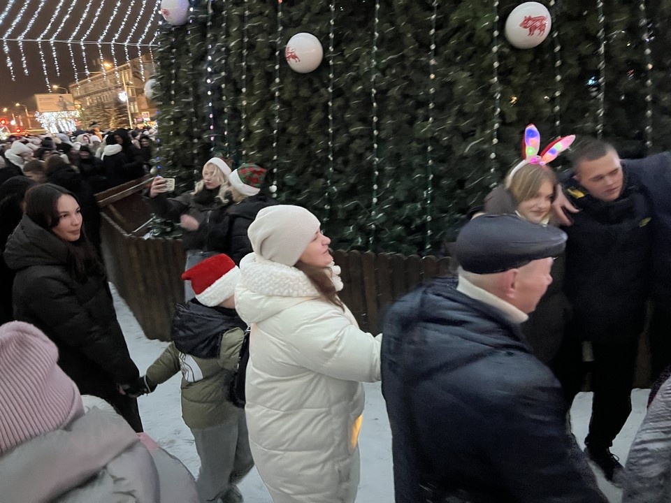    Открытие главной елки Луганска Валерия РАЗИНА