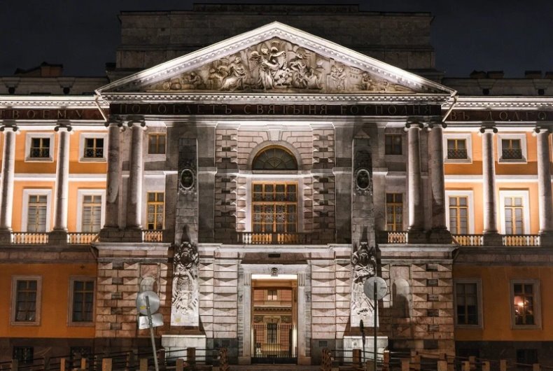 МИХАЙЛОВСКИЙ ЗАМОК В НОВОЙ ПОДСВЕТКЕ